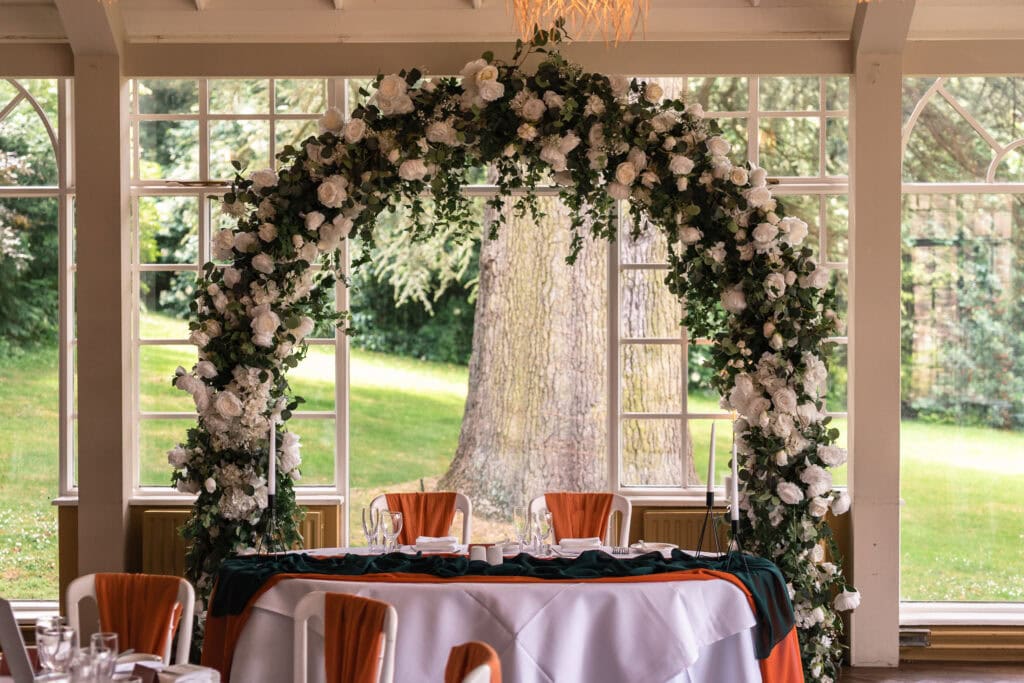 Elegant wedding table under floral archway